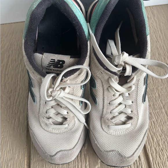 New Balance White and Teal Sneakers - Picture 4 of 10